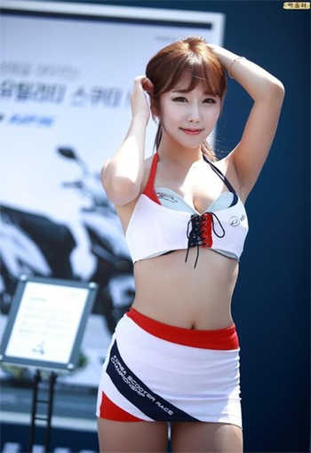 老婆是会议务服员张雅
