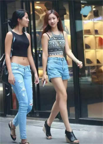 潘金莲和西门庆狂吻
