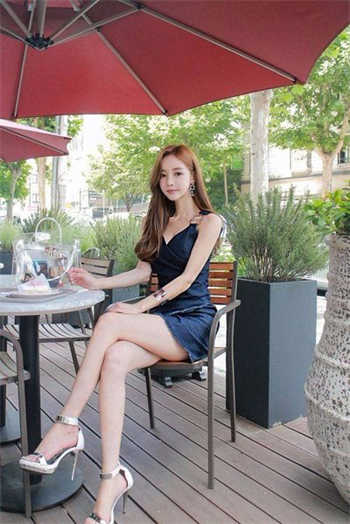 爱情公寓里的婚纱店
