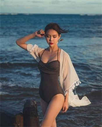 军人男性公共澡堂图片