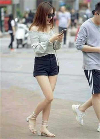 女子售楼东方明珠