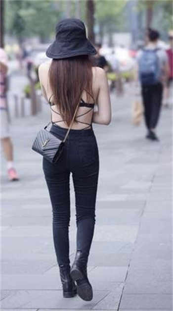 怎么模拟女人在吃自己的