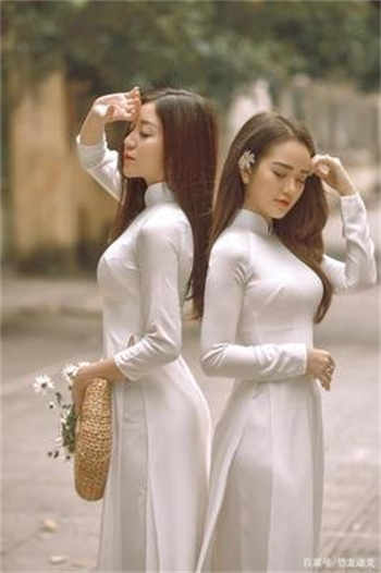 私人瑜伽教练在家上瑜伽课