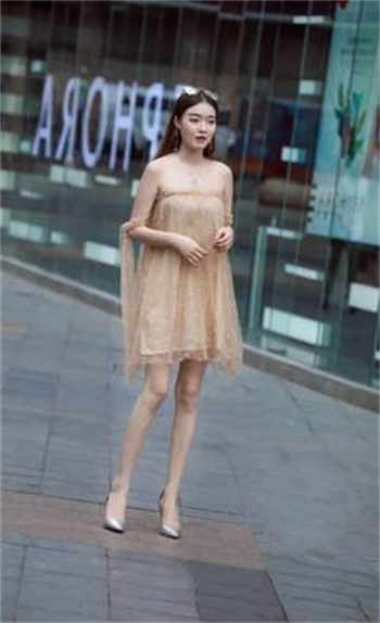 女王踩脸斯慕小说