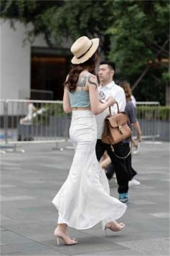 邪恶动态图吸奶