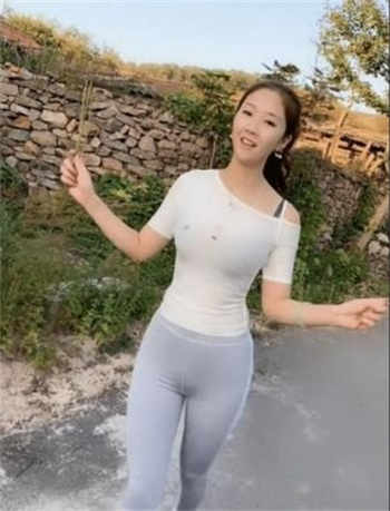 《女老师》中语字完整版