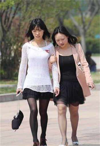 卡点换装一字马视频